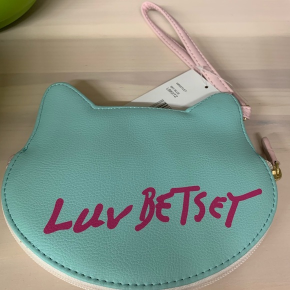 Betsey Johnson wristlet wallet NWT - Picture 3 of 4